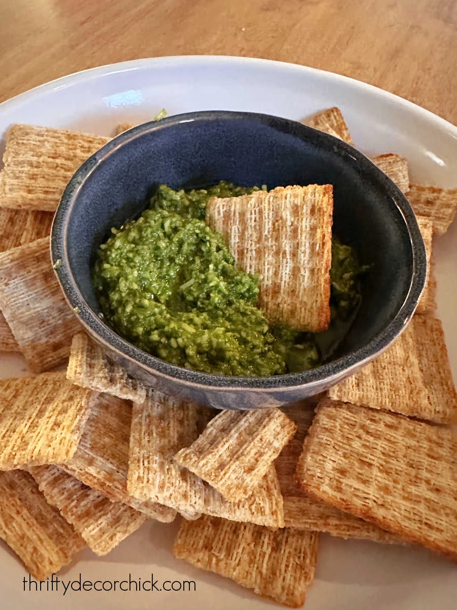 crackers with fresh pesto
